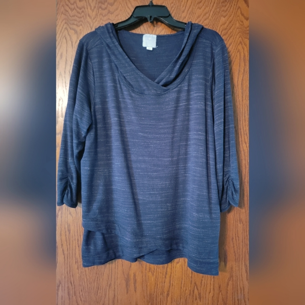 3/4 in sleeve top with hood